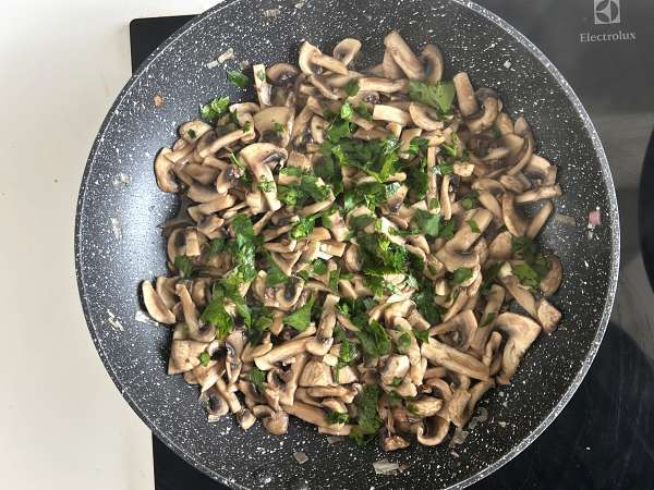 Кремови яйца с гъби: бързата и изключително удобна рецепта! - Подготовка стъпка 6