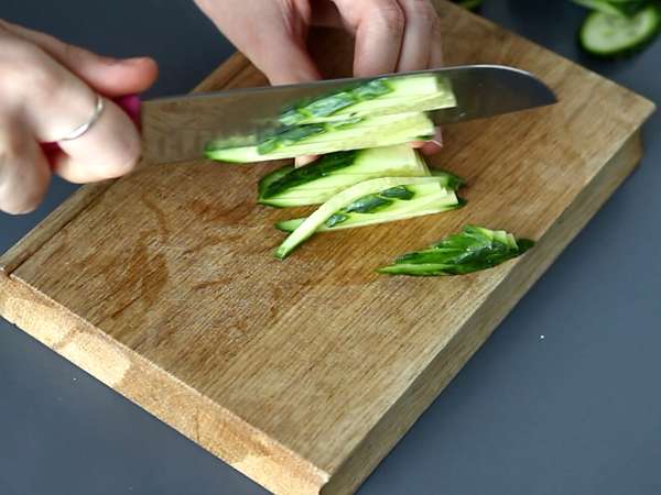 Цветна салата с оризови фидета и скариди и пикантен фъстъчен сос - Подготовка стъпка 1