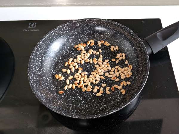 Спагети с чери домати и кедрови ядки: кремообразна и ароматна рецепта - Подготовка стъпка 5