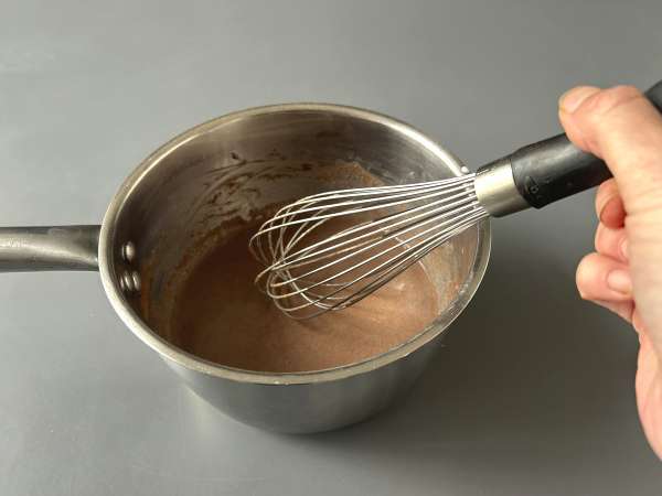 Домашен горещ шоколад: лесната рецепта за гъст, лъскав и копринен шоколад - Подготовка стъпка 5