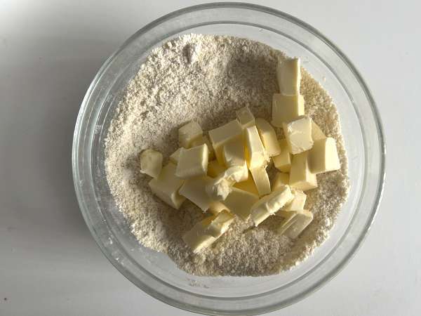 Бадемово трохи от боровинки: златисто отгоре, сочно отвътре - Подготовка стъпка 2