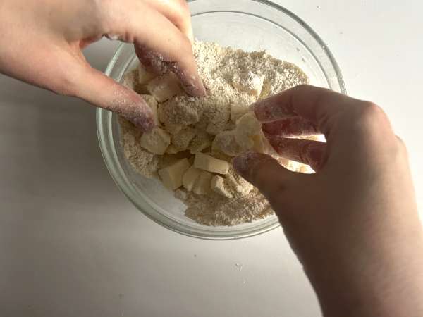 Бадемово трохи от боровинки: златисто отгоре, сочно отвътре - Подготовка стъпка 3