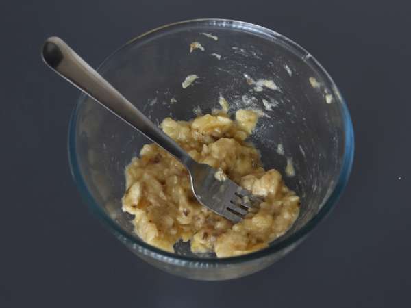 Допълнителни гурме мъфини с банани и шоколадови парченца - Подготовка стъпка 1