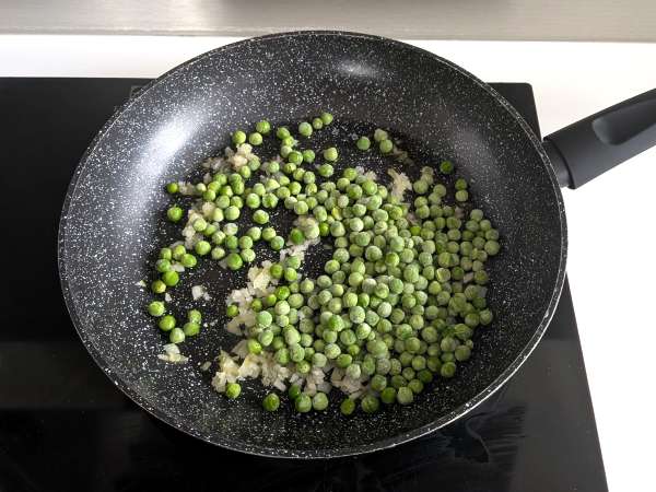 Кремообразна печена паста с грах и шунка au gratin - Подготовка стъпка 4