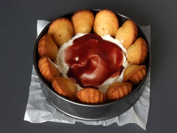 Шарлота с червени плодове и мадленки - Подготовка стъпка 5