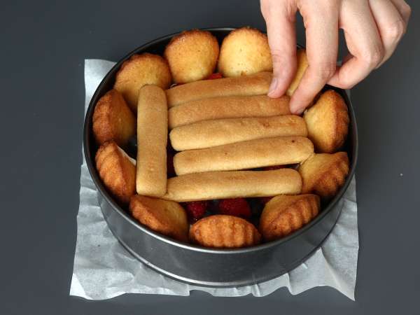 Шарлота с червени плодове и мадленки - Подготовка стъпка 7