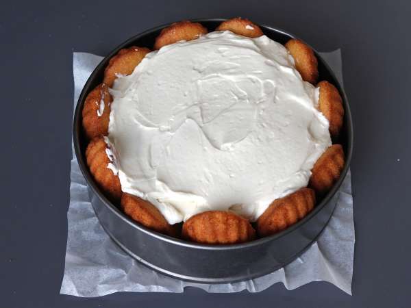 Шарлота с червени плодове и мадленки - Подготовка стъпка 8