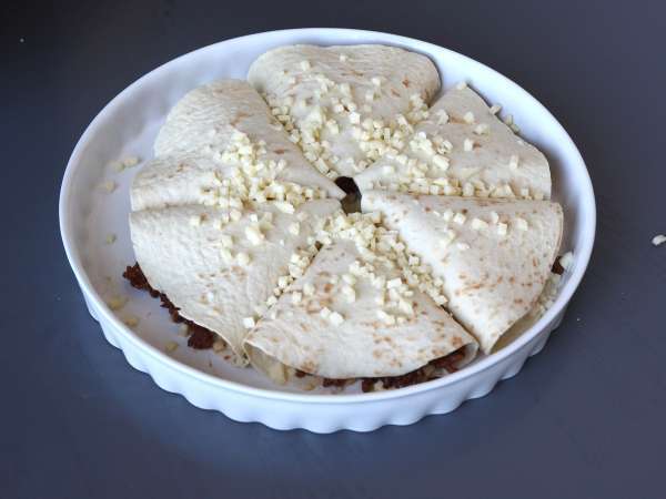 Печени на фурна тортили с кесадиля и пикантен пълнеж от говеждо месо - Подготовка стъпка 5