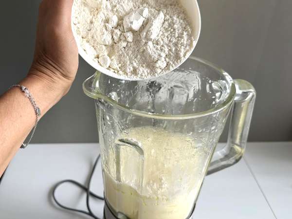 Пикантно тесто за торта в блендер: бързо, лесно и изключително влажно - Подготовка стъпка 4