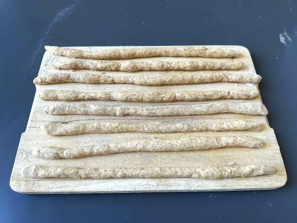 Домашно приготвени гресини с билки: лесни за приготвяне и супер хрупкави! - Подготовка стъпка 4