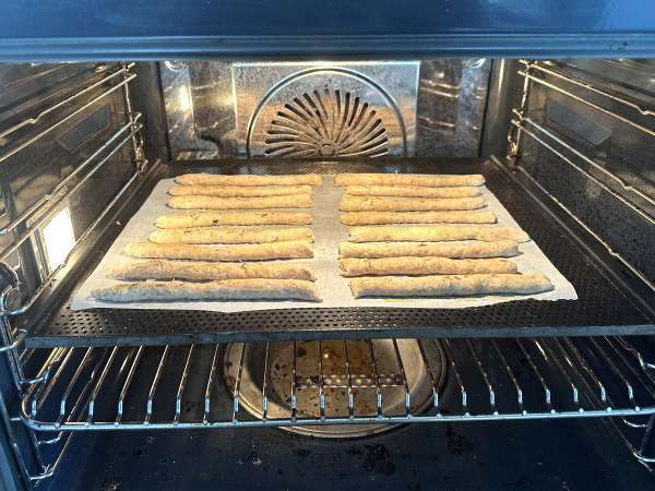 Домашно приготвени гресини с билки: лесни за приготвяне и супер хрупкави! - Подготовка стъпка 6