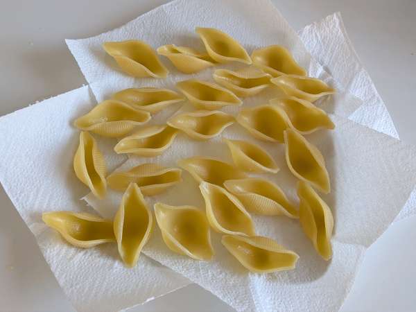 Conchiglioni, пълнени с рикота, тиквички и лимон: кремообразни и настъргани във фурната - Подготовка стъпка 3