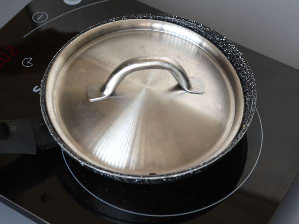 Пържени яйца с мед и моцарела - сладка, солена и пикантна експресна закуска! - Подготовка стъпка 3