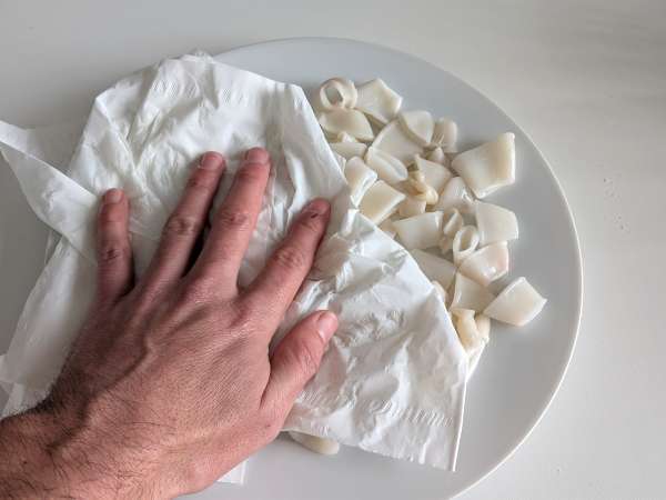 Пръстени от калмари във фритюрник хрупкави и леки - Подготовка стъпка 1