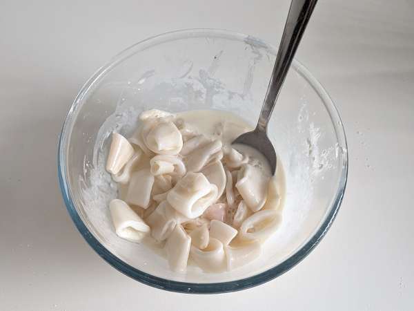 Пръстени от калмари във фритюрник хрупкави и леки - Подготовка стъпка 4