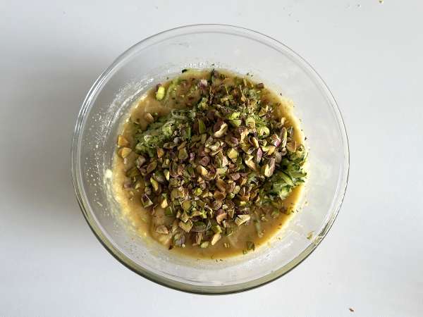 Изключително влажна торта с шамфъстък, лайм и тиквички - Подготовка стъпка 6