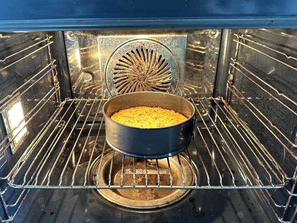 Изключително влажна торта с шамфъстък, лайм и тиквички - Подготовка стъпка 8