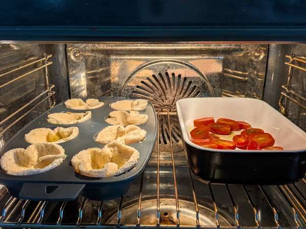 Хлебни кошници с моцарела, чери домати и черни маслини - Подготовка стъпка 5