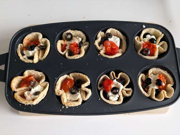 Хлебни кошници с моцарела, чери домати и черни маслини - Подготовка стъпка 6