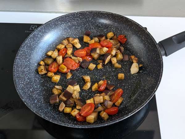 Паста с крем от патладжан и чери домати: проста и вкусна рецепта - Подготовка стъпка 6