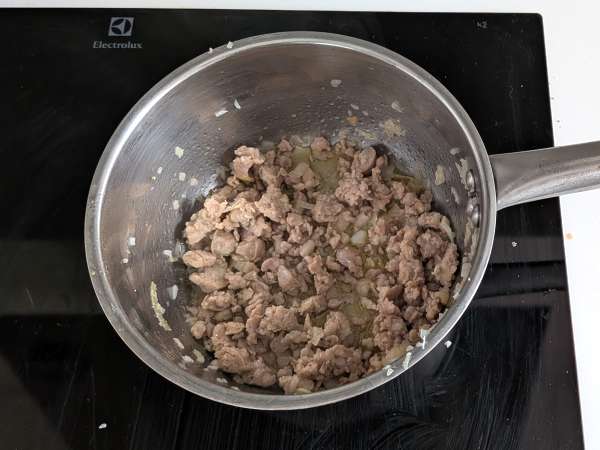 Тимбало от ригатони, запечено на фурна с колбас, бешамел и моцарела - Подготовка стъпка 1