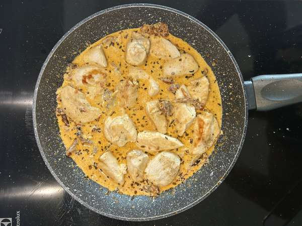 Marry Me Chicken Pasta: макаронени изделия с пилешко месо, сушени домати и пармезан - Подготовка стъпка 9