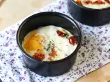 Яйца кокот с козе сирене и сушени домати във фритюрник с горещ въздух, снимка 3
