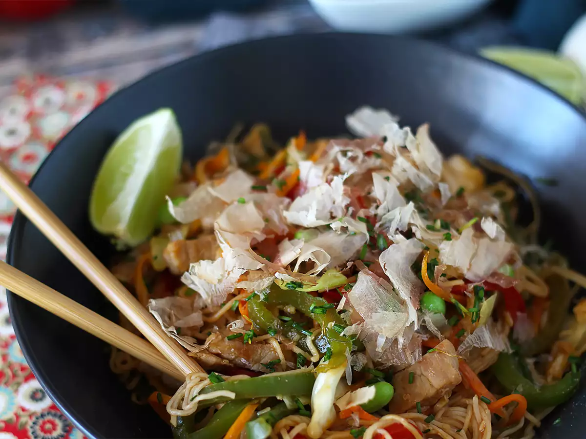 Якисоба, пържени юфка със зеленчуци - снимка 4