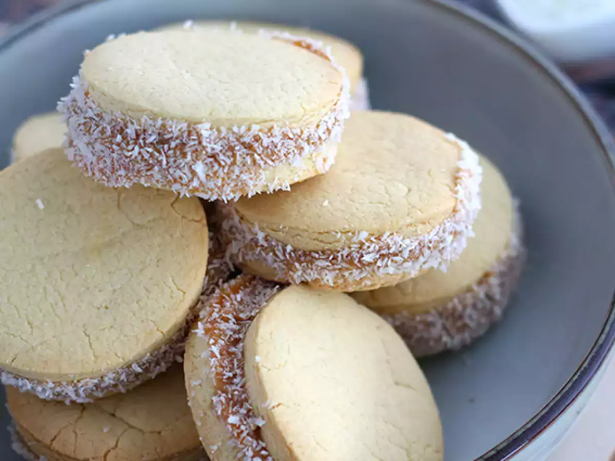Alfajores - аржентински сладкиши с млечен конфитюр и кокос - снимка 3