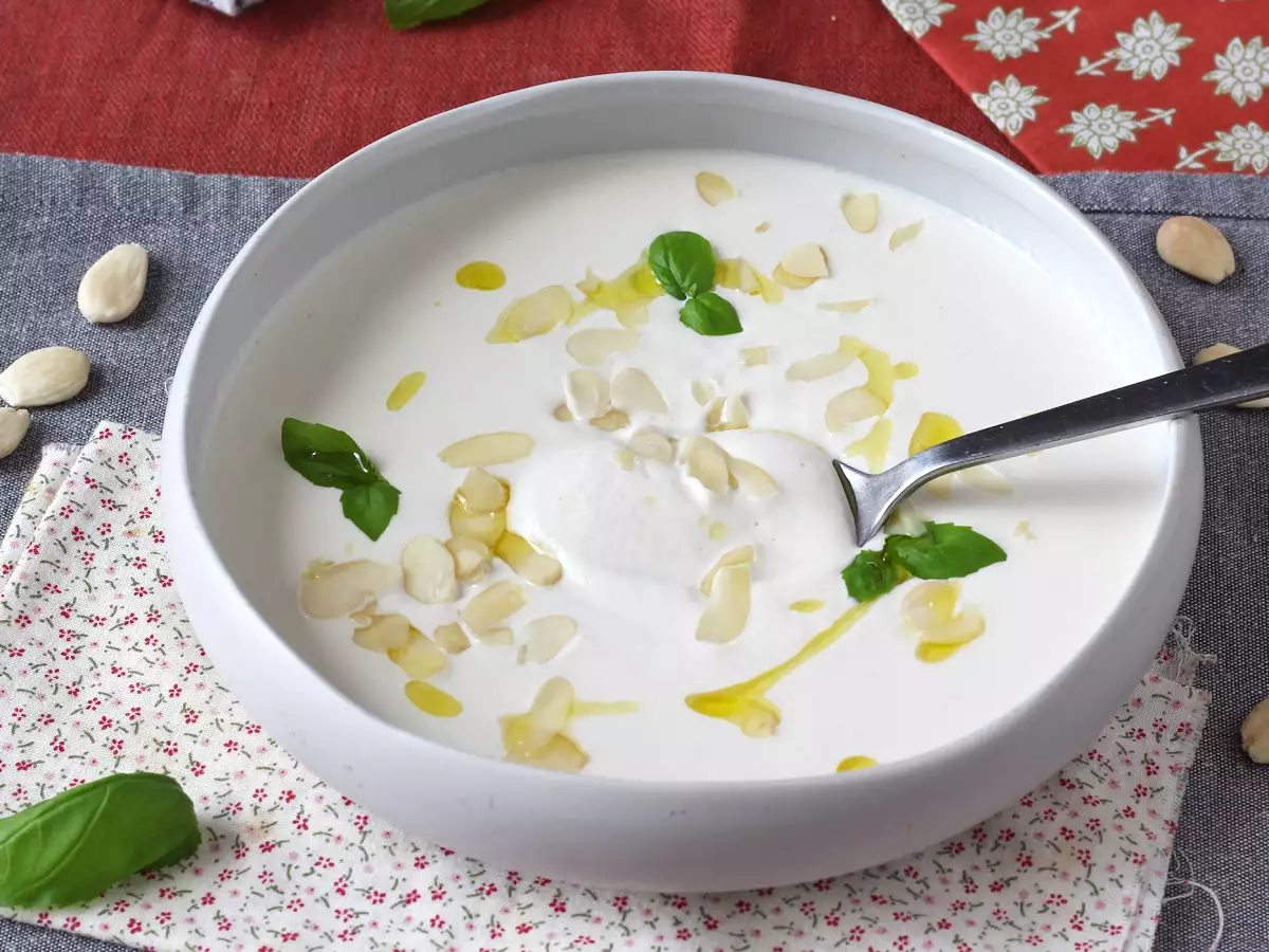 Андалуски Ajoblanco: студената супа, която винаги искате през лятото - снимка 4