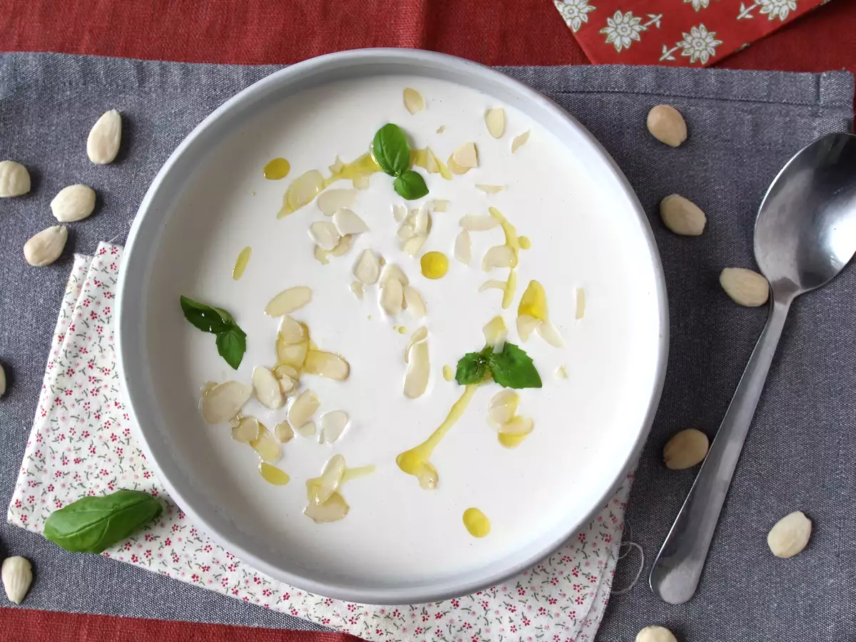 Андалуски Ajoblanco: студената супа, която винаги искате през лятото - снимка 5