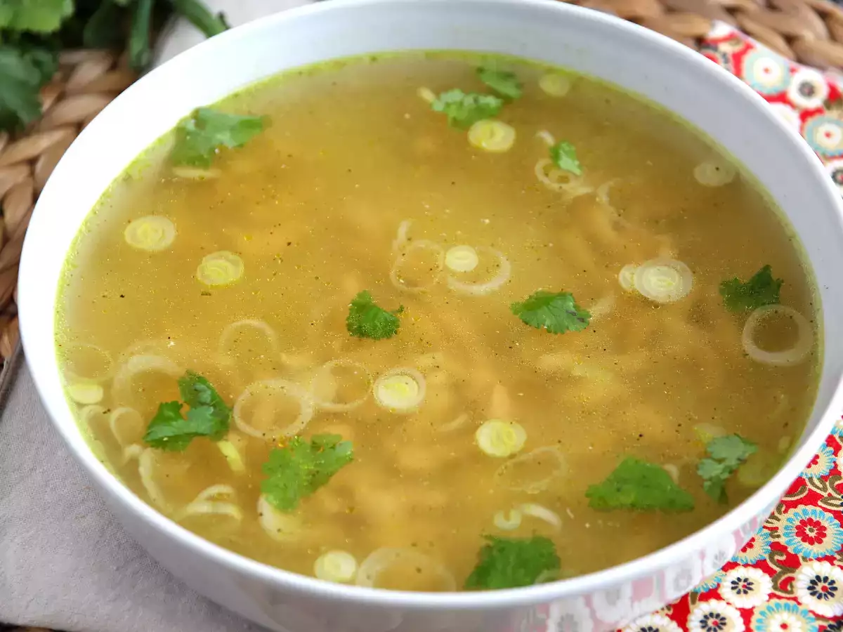 Азиатска пилешка супа, изключително ароматна и успокояваща - снимка 2