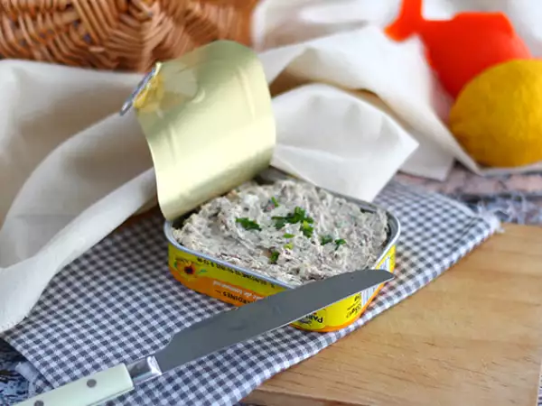 Рецепта Бърза и лесна разядка със сардини