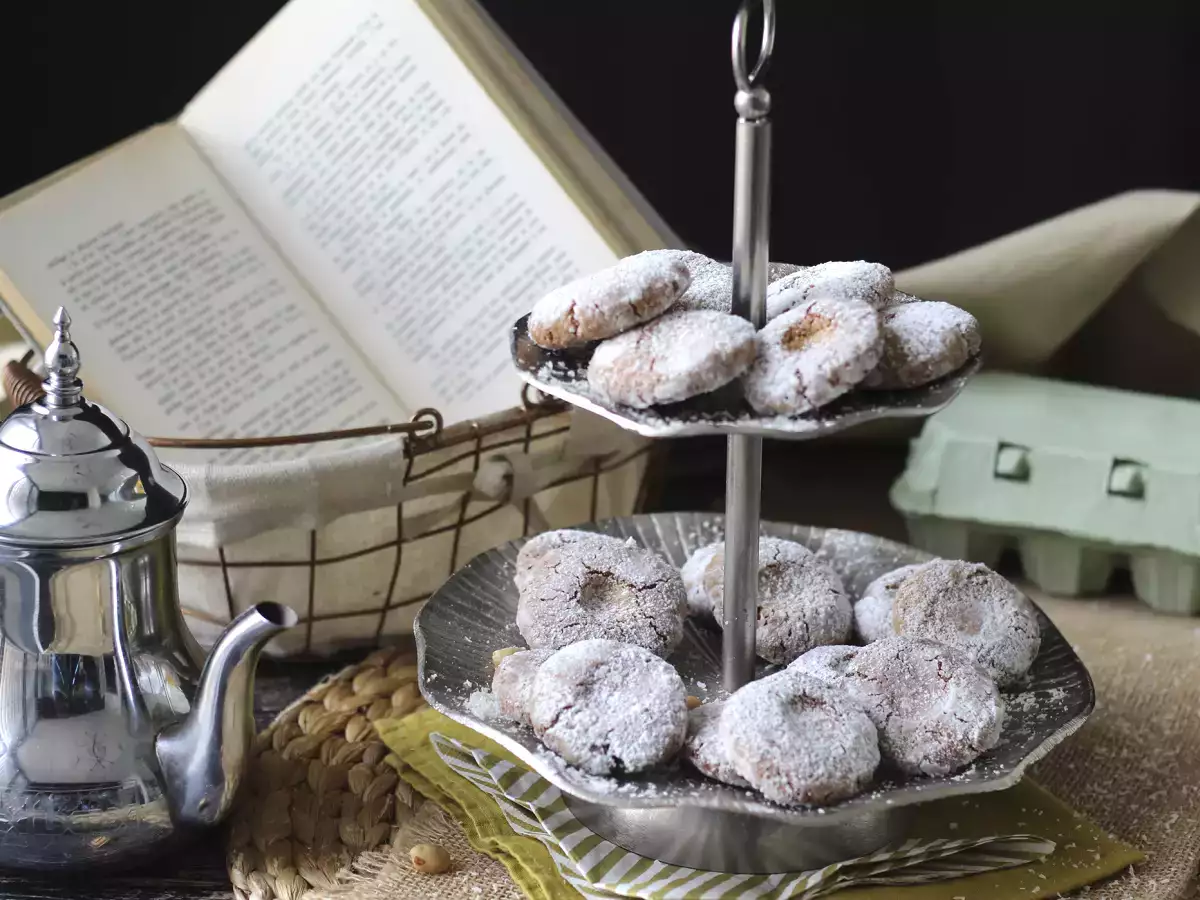 Бисквити Ghriba с бадеми и кокос - мароканска класика за печене - снимка 4