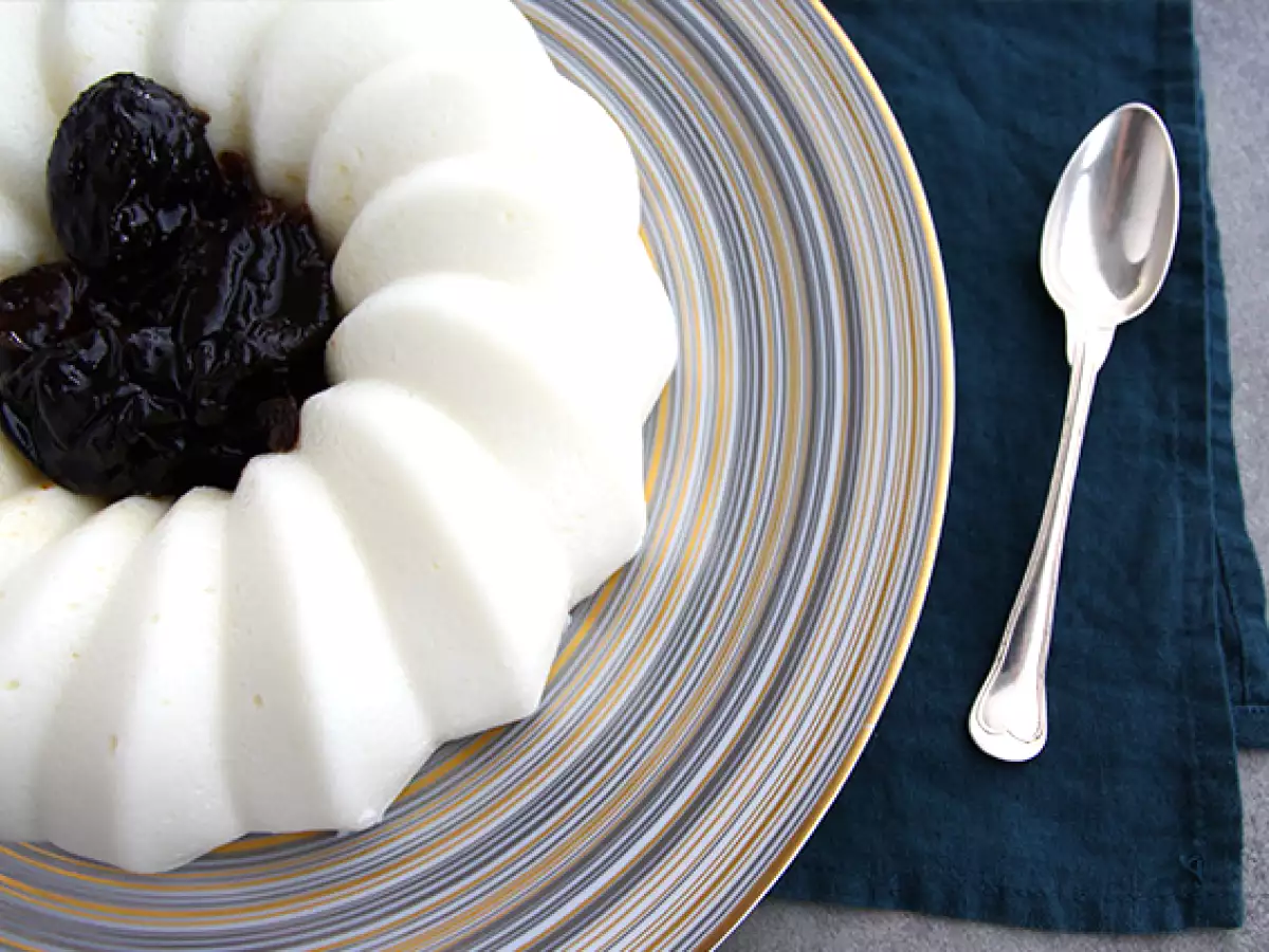 Blanc manger кули с кокос и сини сливи - снимка 6