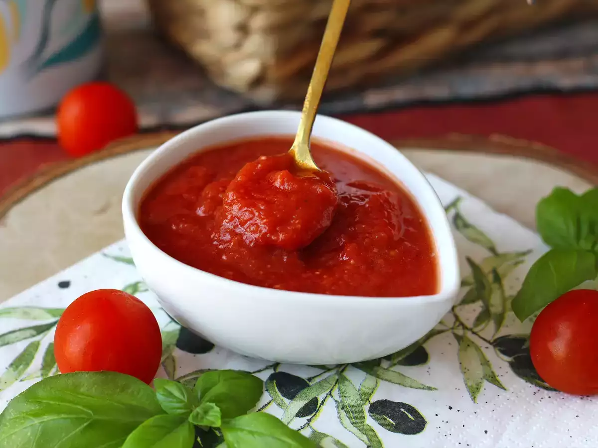 Богат на вкус суров доматен сос за пица или пинса - снимка 3