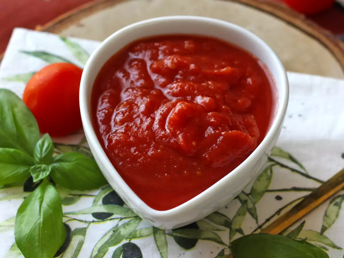 Богат на вкус суров доматен сос за пица или пинса - снимка 4