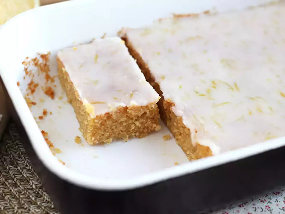 Брауни с лимон и овесени ядки и лимонова глазура - снимка 4