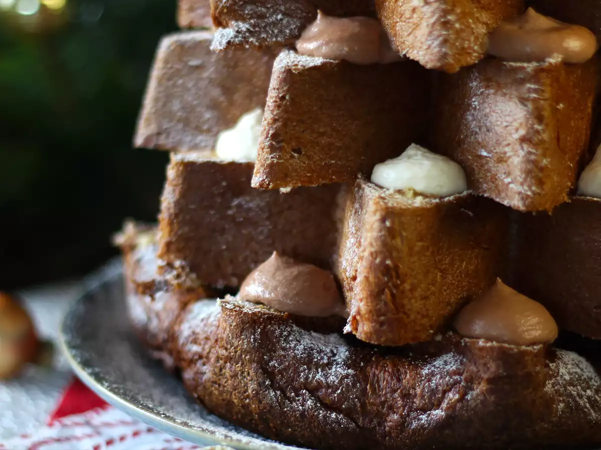 Бриош Pandoro с пълнеж от крем Nutella и ванилов крем във формата на коледна елха - снимка 6