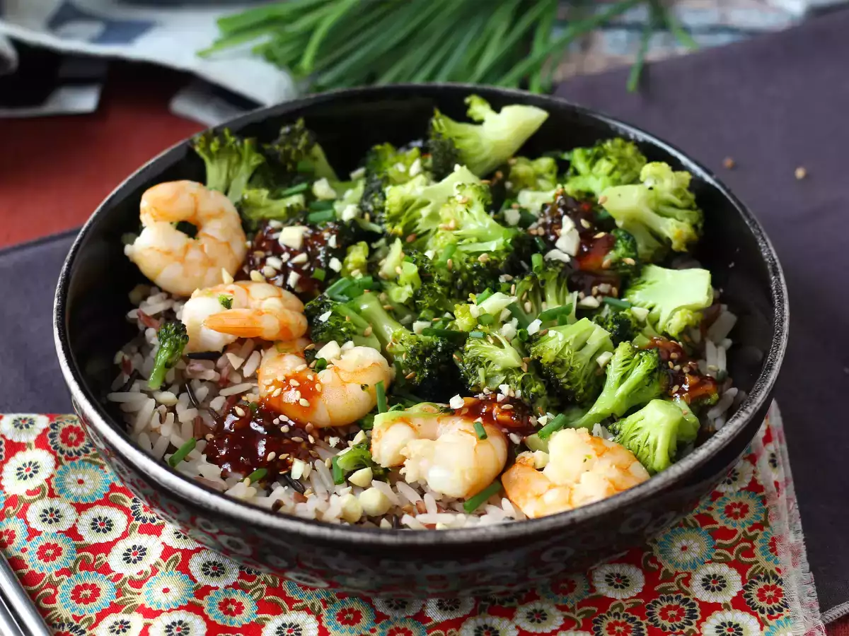 Броколи и скариди в пикантен корейски сос - просто, балансирано и пикантно ястие - снимка 2