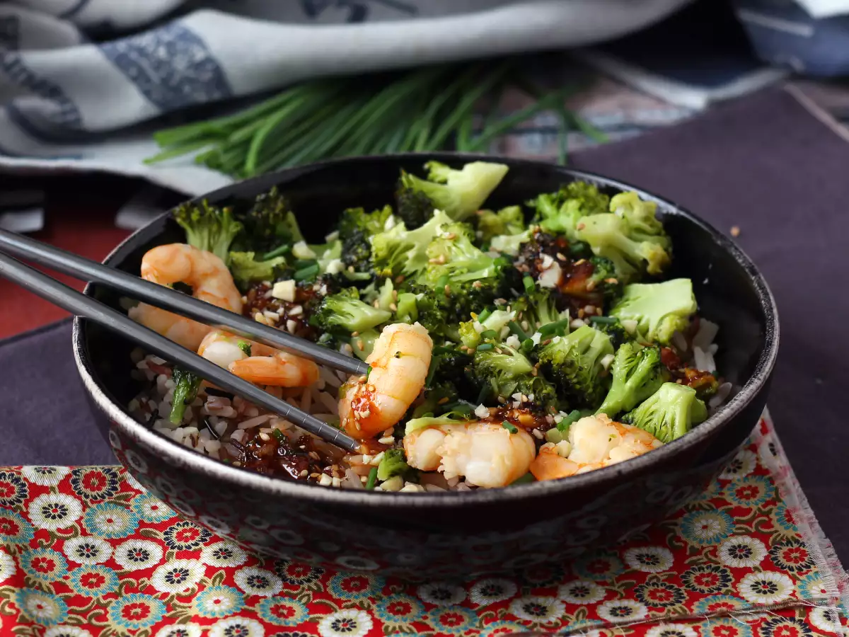 Броколи и скариди в пикантен корейски сос - просто, балансирано и пикантно ястие - снимка 3