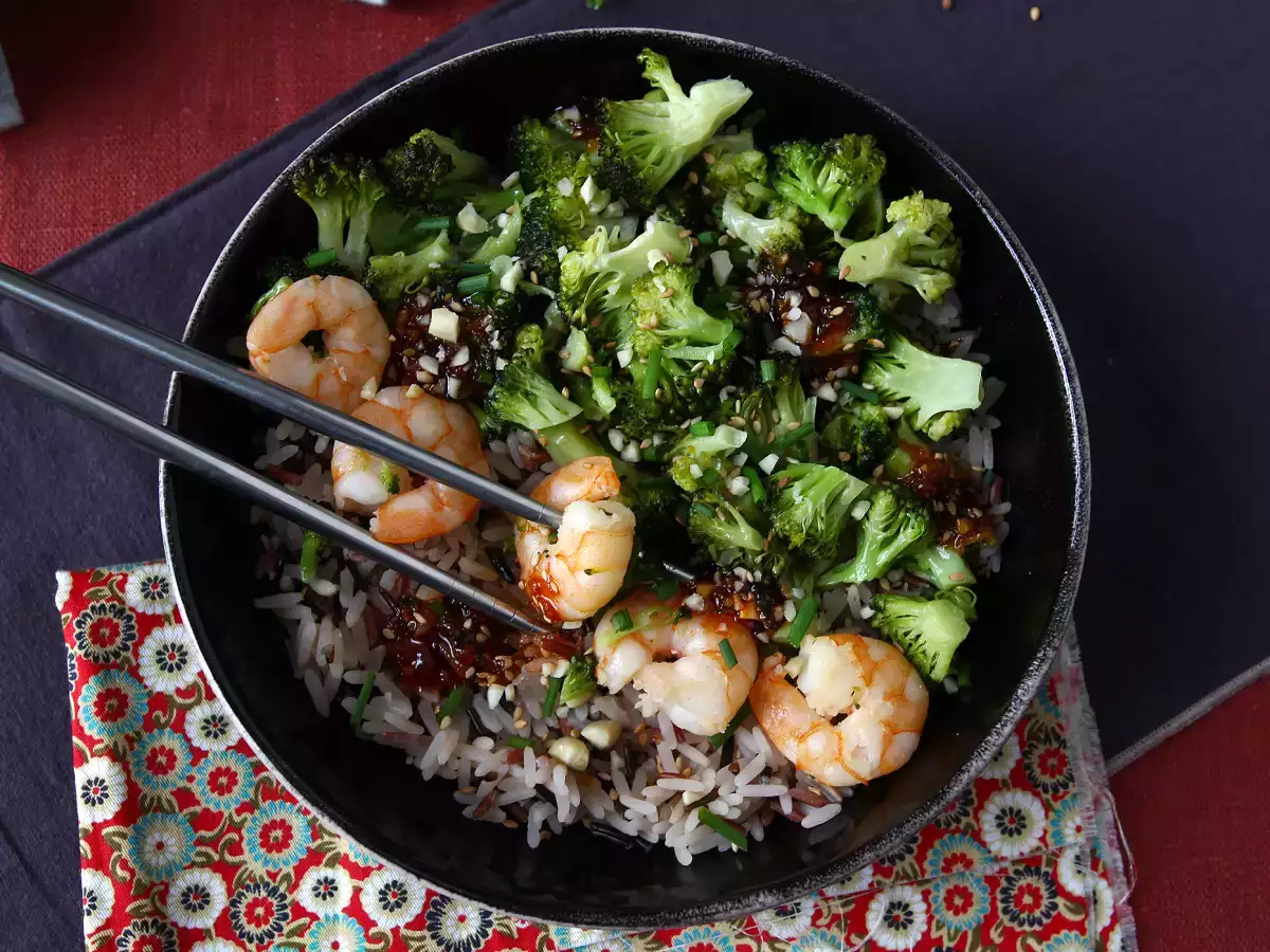 Броколи и скариди в пикантен корейски сос - просто, балансирано и пикантно ястие - снимка 5