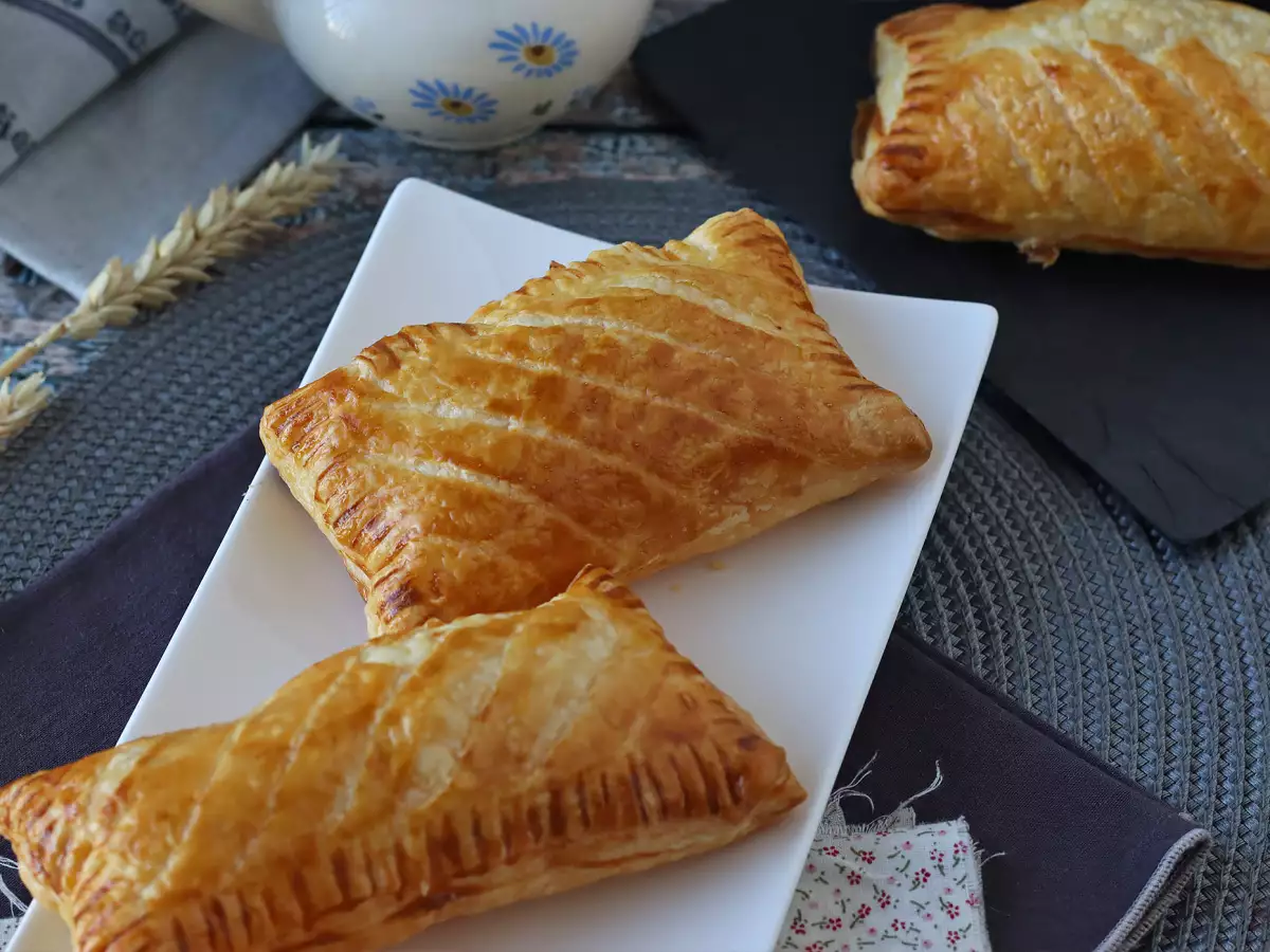 Бутерки със сирене от бутер тесто: изключително лесна и вкусна рецепта - снимка 2