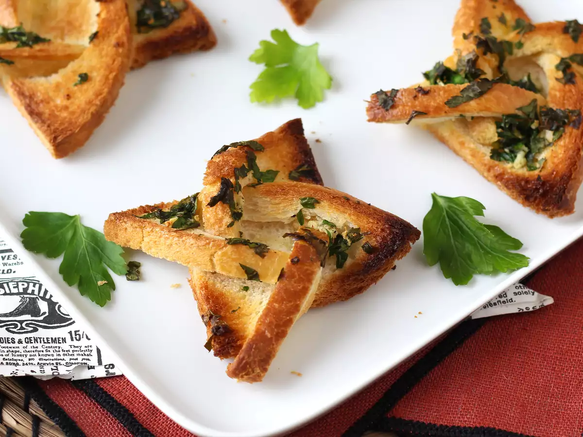 Чеснов хляб тип звезда с хляб за сандвичи - снимка 5