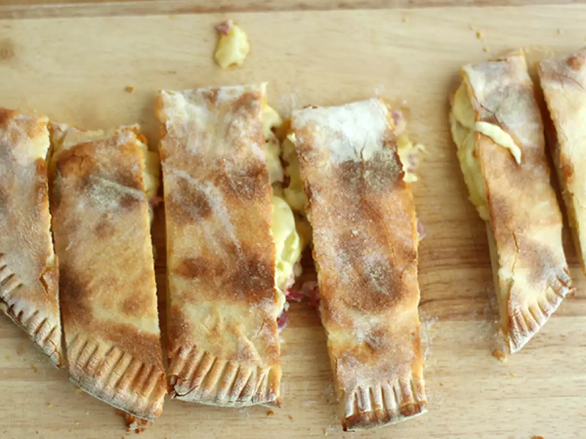 Chausson с раклет, савойска калцона - снимка 2