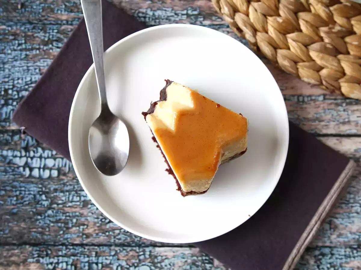 Choco flan, перфектната комбинация от влажна шоколадова торта и ванилов карамелен флан - снимка 6