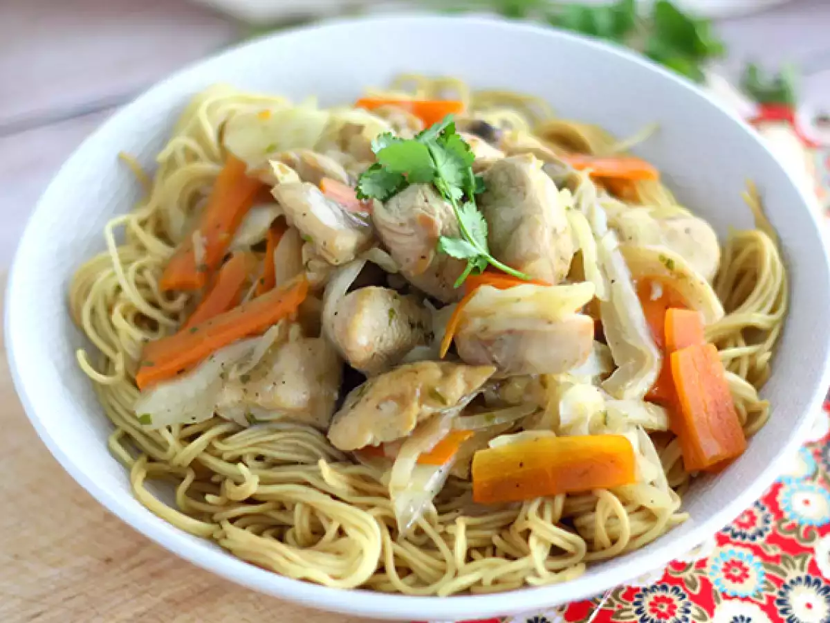 Chow mein (chao men), китайска юфка с пилешко месо и зеленчуци - снимка 4