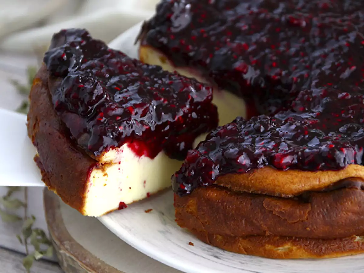 Чийзкейк с подсладено кондензирано мляко и компот от червени плодове - снимка 2