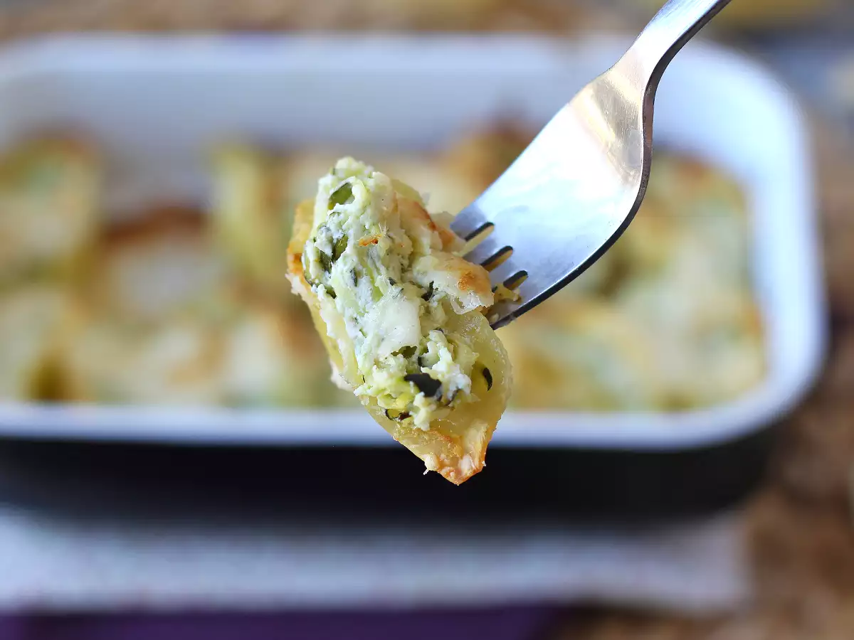 Conchiglioni, пълнени с рикота, тиквички и лимон: кремообразни и настъргани във фурната - снимка 7