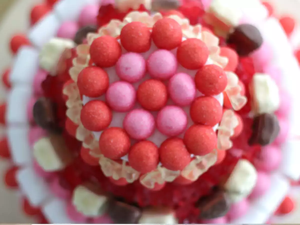 Цветна бонбонена торта - снимка 2